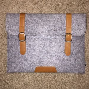 LAPTOP SLEEVE